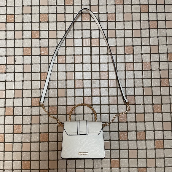 Aldo Mini White Square Handbag with Gold Lion and Chain - Picture 3 of 10